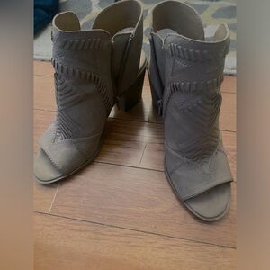 Womens zip peep toe sandal